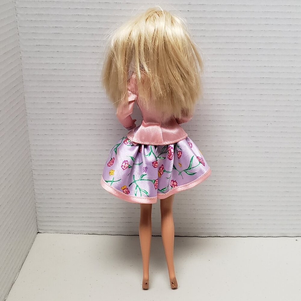 Barbie Doll In Fashion Avenue Internationale Spring Outfit 1996 - Picture 7 of 10